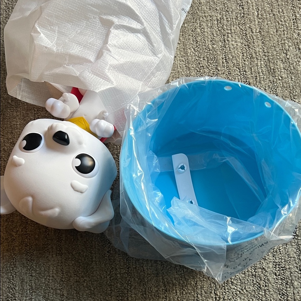Superman Heat Vision and Krypto Popcorn Bucket combo - Picture 6 of 11